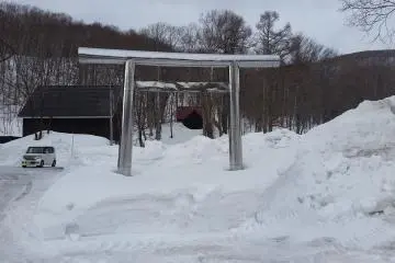Tant de neige au sanctuaire Hirafu