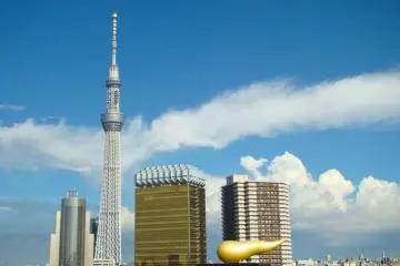 <p>La Tokyo Skytree et le si&egrave;ge de Asahi Beer</p>