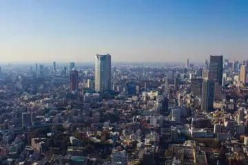 <p>Vue sur Roppongi Hills depuis la Tour de Tokyo</p>