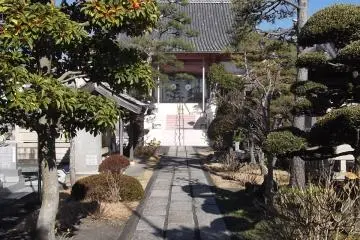 The path to the main hall