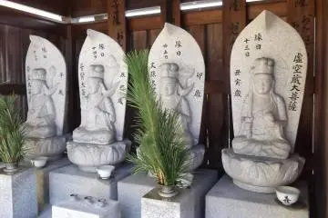 More Buddhist figures