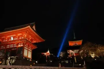 Entrance of Kiyomizu-dera Shrine (Photo: Guillaume Dore)