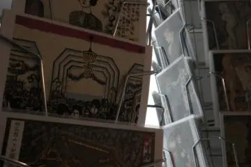 Check out the postcard of Nikko`s Toshogu Shrine here. How about picking up a Japanese boxed-art card collection as a beautiful, easy to carry souvenir of Japan?