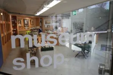 The gift shop is small. It offers a selection of art cards by famous European and Japanese artists, as well as beautiful art-embellished pens, pins, books, umbrellas, furoshiki and toys