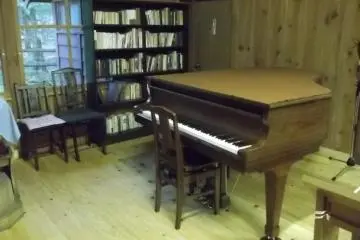 <p>Care for a hymn? The piano inside the church</p>