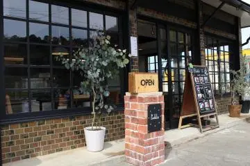 Entrance to Paddle cafe-restaurant in Ayabe
