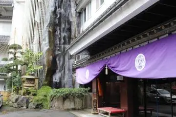 Entrance to Asanoya, Yumura onsen town