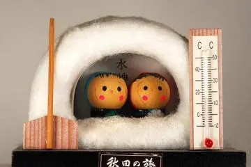 traditional dolls in a snow hut (Photo: <a href="http://www.flickr.com/photos/steeljam/3041471105/sizes/z/in/photostream/" target="_blank" rel="noreferrer noopener nofollow">Steve James</a>)
