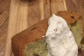 Avocado chiffon cake with yogurt and honey-lemon sauce (Photo: <a href="https://www.instagram.com/venus.dreaming/" target="_blank" rel="noreferrer noopener nofollow">K.A.</a>)