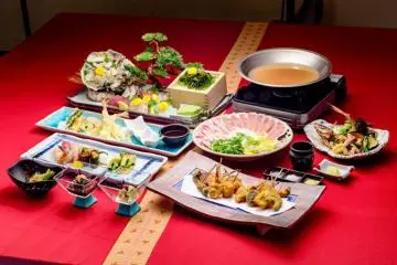 Try local and Japanese dishes at the Waryu SUSHI SHUNA (Photo: <a href="https://www.okinawa-grandmer.com/en/" target="_blank" rel="noreferrer noopener nofollow">Okinawa Grand Mer Resort</a>)