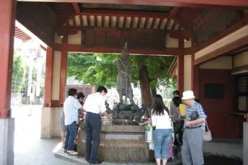Washing before going into the Temple