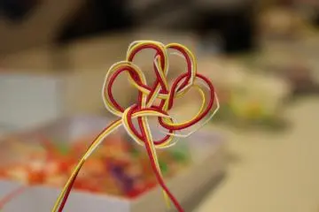 A finished mizuhiki knot