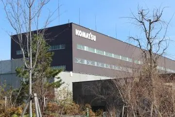 The current Komatsu company headquarters stands overlooking the parkland (Photo: <a href="https://en.japantravel.com/profile/tom-roseveare/1362" target="_blank" rel="noreferrer noopener nofollow">Tom Roseveare</a>)