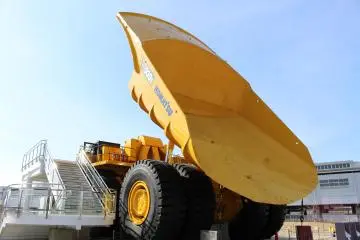 Visitors can enter the dump truck's operating cabin with a staff member (Photo: <a href="https://en.japantravel.com/profile/tom-roseveare/1362" target="_blank" rel="noreferrer noopener nofollow">Tom Roseveare</a>)