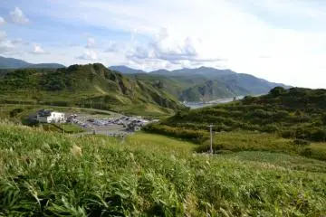 Looking away from sea, the scenery changes from blue to green.
