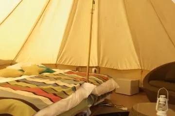 Glamourous camping = glamping