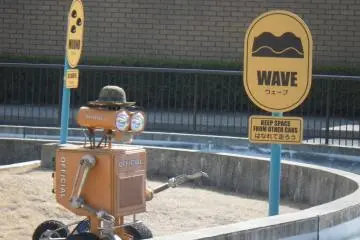Animated robots supervise Mobi Park's ACRO-X track