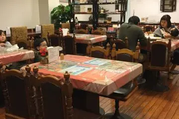 Step into the 1950's with vintage chairs and tables. 