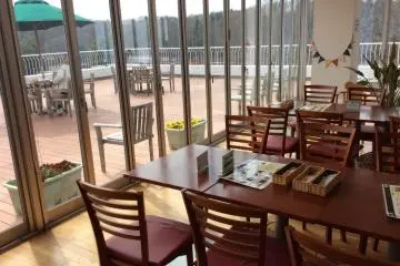 Cafe/restaurant  – indoor seating