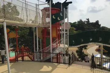 Lots of sections to climb and explore.