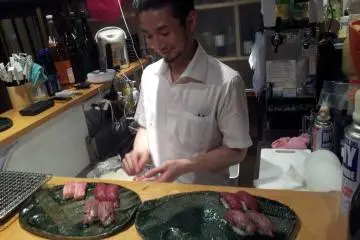 Niku Sushi chef at work (Photo: KWHedlund / JT)