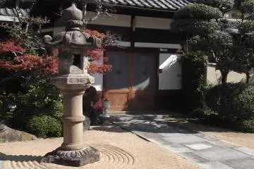 옆 사원