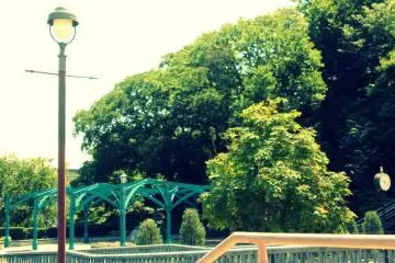 Is that a lamp post or a scarecrow?
