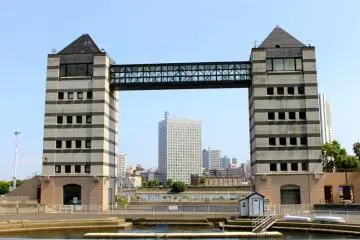 Framing the Port of Yokohama