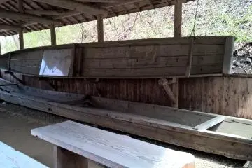 Un ancien traversier du fleuve Kitakami