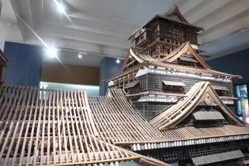 หุ่นจำลองที่ตั้งแสดงภายในปราสาท