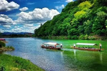 A summer day's delight (Photo:  End point of Hozugawa-kudari (boat ride down the Houses river), Arashiyama, Kyoto. – <a href="https://www.flickr.com/photos/zhzheka/14834171642" target="_blank" rel="noreferrer noopener nofollow">Yevgen Pogoryelov / CC BY-NC-ND 2.0</a> / <a href="https://creativecommons.org/licenses/by-nc-nd/2.0/" target="_blank" rel="noreferrer noopener nofollow">CC BY-NC-ND 2.0</a>)