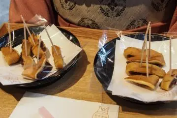Red bean dessert samples, plus one vegan sample of a jelly sugar candy.