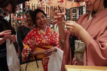 Yuriko found the chopstick part of the tour particularly intriguing.