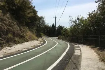 Getting up to bridge level usually involves cycling up at least 1km of gentle slopes. The slopes are designed for cyclists, but it can still can be pretty tiring. Use your bicycle's gears and rest points liberally.