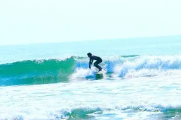 A friendly community with dozens of surfers coming out each day