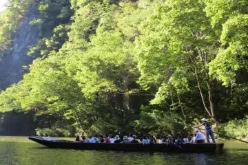 The boat ride down Geibikei Gorge