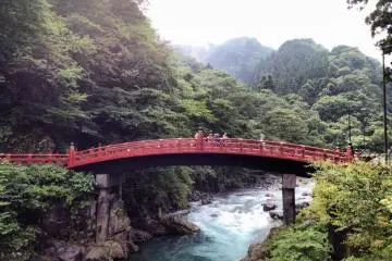 Shinkyo Bridge arcs over the Daiya River. When the founder of Nikko, Priest Shodo, first came to Nikko. It's said that a god helped him cross the rapids by intertwining two snakes together. The snakes turned into a bridge, which still stands today.