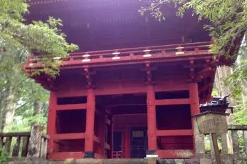Finally, you’ve made it to your destination! Takino’o Shrine was built by Priest Kobo in 820. The current building was built in the early Edo period. Before Toshogu Shrine was built, Takino'o was always crowded with people. Now it is a serene, quiet place