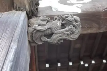 A fish swimming around under a joint