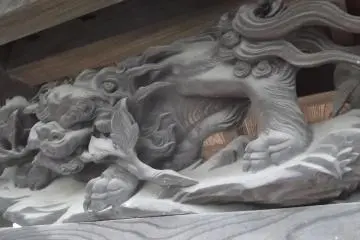 The carving in the other gate door