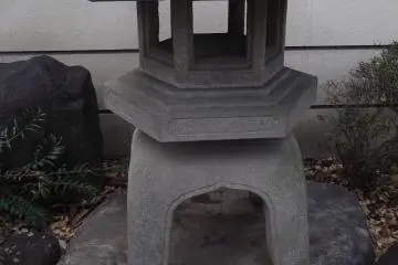 A shorter, wider lantern