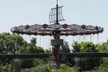 바람 속에서이 움직임을 듣는 것은 가장 이상한 일이 아닙니다.