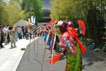 Ladies making shapes with sticks