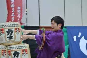 Doing tricks with rings over bound hands