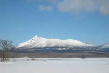 <p>Lake Onuma and Mount Komagatake</p>