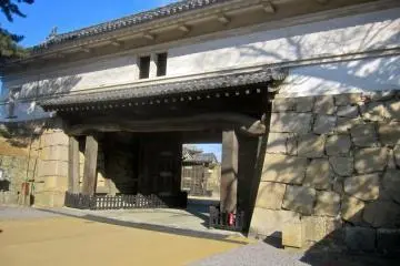 The Ote Ichi no Mon Gate from inside the castle