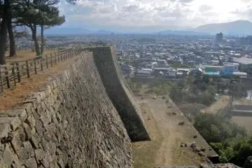 Looking south along the wall of the honmaru