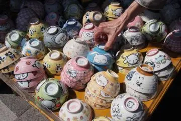 Bowls for sale at the market outside the museum.