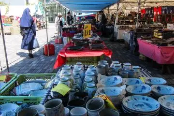 The market outside the museum.
