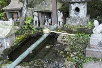Water house at the other gate to wash your hands when entering.